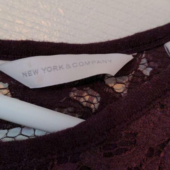 Like new deep red burgundy short sleeve tunic size m with lace overlay front - Picture 2 of 10